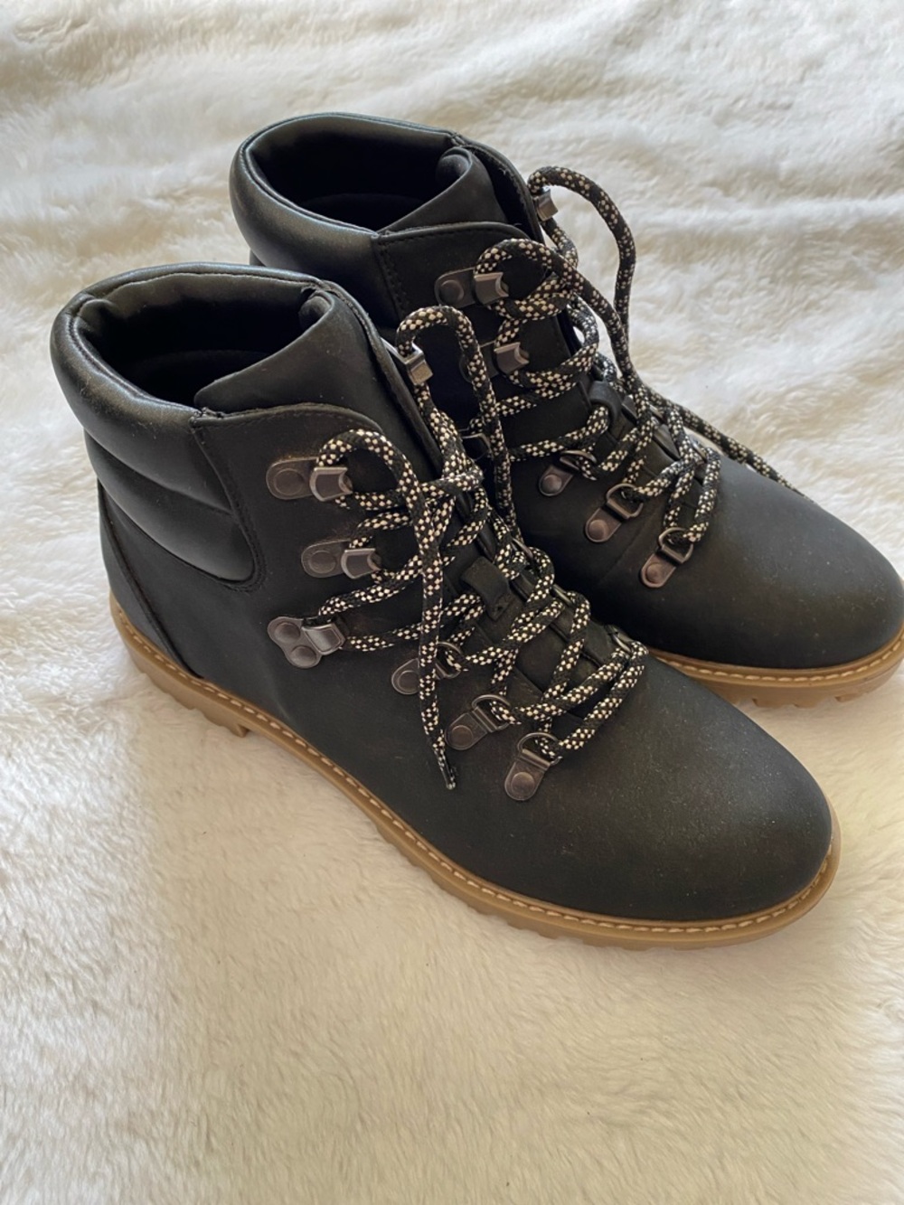 Universal Thread Black Lace-Up Ankle Boots with Tan Sole Size 8